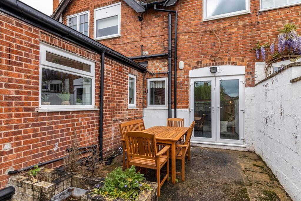Dovecote House Beeston Private Parking 15Mins From Nottingham City Centre Close To Qmc Hospital Exterior photo